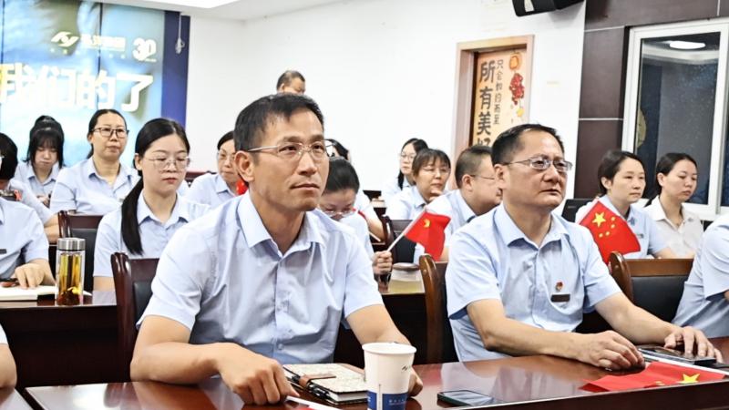 观大国盛典，铸弘洋之魂--弘洋集团组织集体观看阅兵仪式